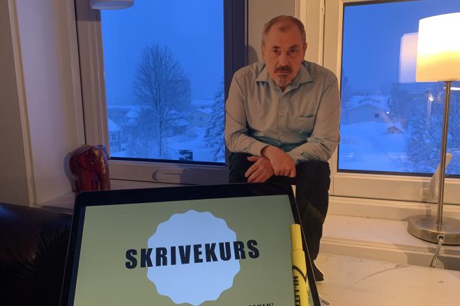 skjerm og pappfigur