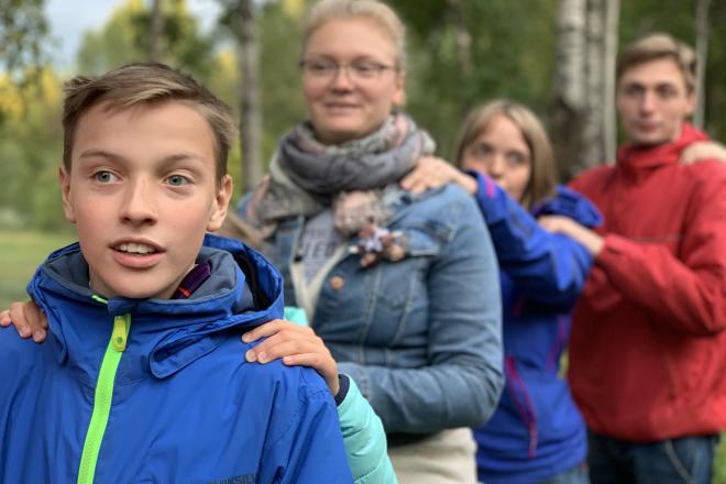 Viser bilde av 4 personer